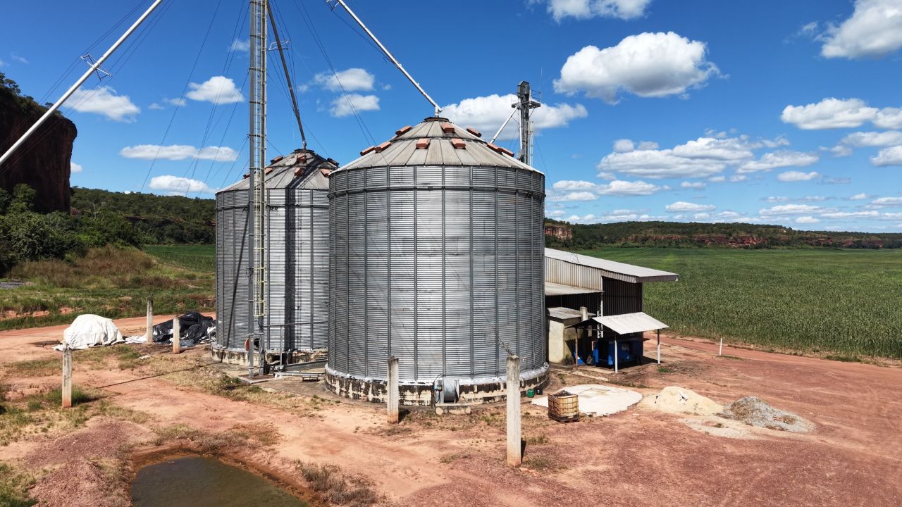 Silos de armazenamento - Galeria Chagas Agropecuária